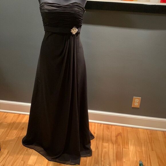 Morilee black gathered bodice crystal broach chiffon maxi, NWT, size 4 - Picture 3 of 11